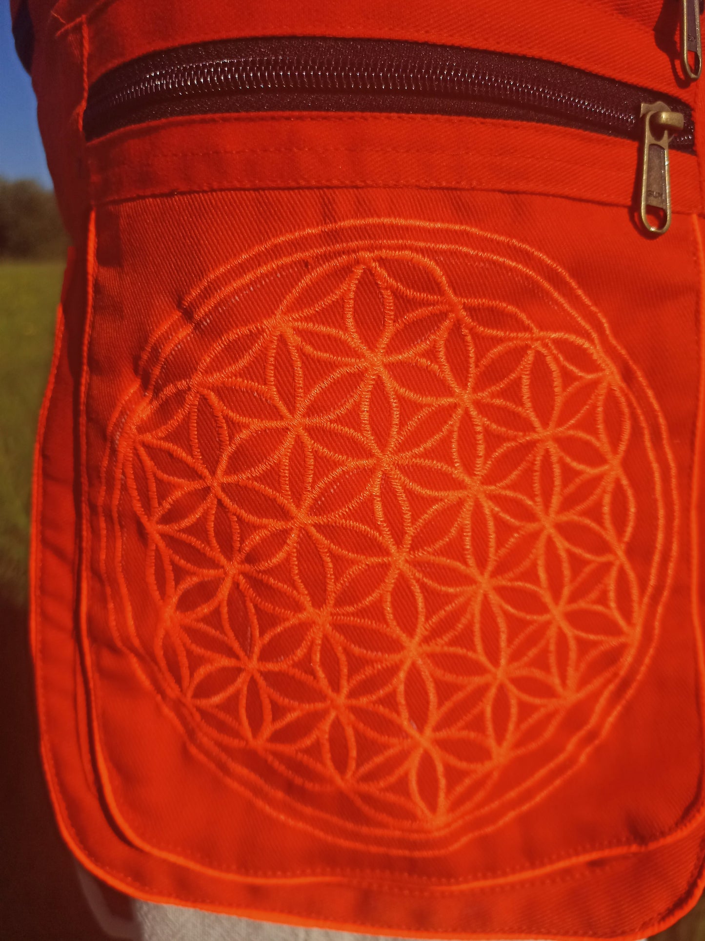 Magic Mushroom Beltbag - 7 pockets, strong ziplocks, size adjustable - hook & loop and clip - blacklight active lines flower of life