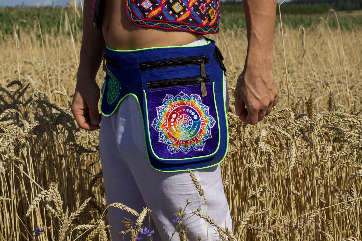 Beltbag Fractal Attributes - 7 pockets, strong ziplocks, size adjustable with hook & loop and clip - blacklight active lines flower of life